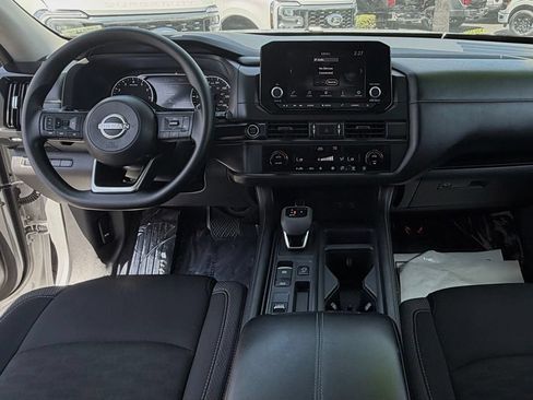 Used 2024 Nissan Pathfinder S FWD image 31