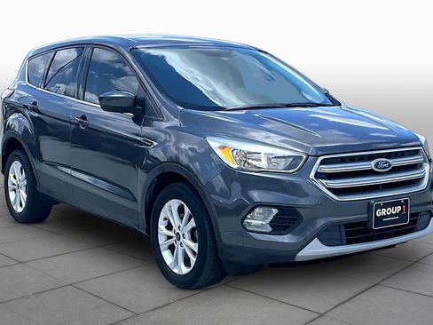 Used 2017 Ford Escape SE FWD image 3