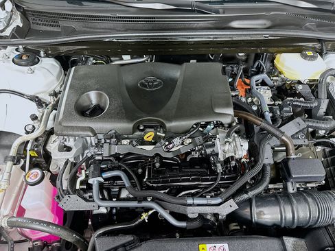 Used 2025 Toyota Camry SE image 33