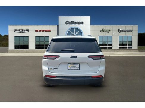 Used 2023 Jeep Grand Cherokee L Laredo AWD/4WD image 4