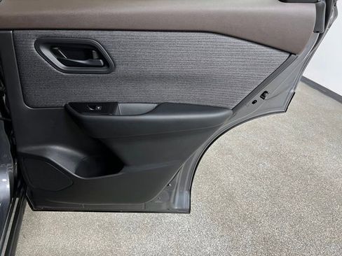 Used 2023 Nissan Rogue S image 42