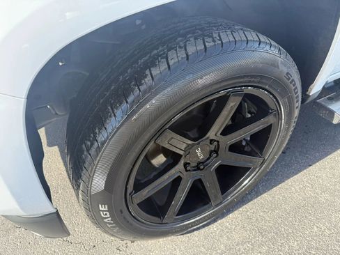 Used 2017 GMC Canyon Denali image 11