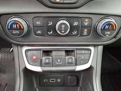 Certified 2022 GMC Terrain SLE w/ Driver Convenience Package image 15