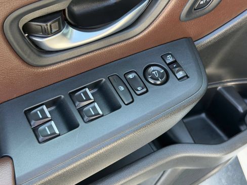 Used 2025 Honda Pilot Elite image 14
