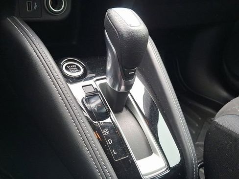 Used 2019 Nissan Kicks S image 15