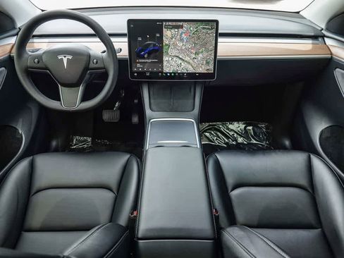 Used 2024 Tesla Model Y Long Range image 11