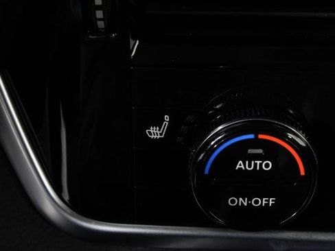 Certified 2026 Nissan Rogue SL FWD image 25