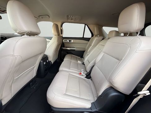 Used 2023 Ford Explorer Limited image 16
