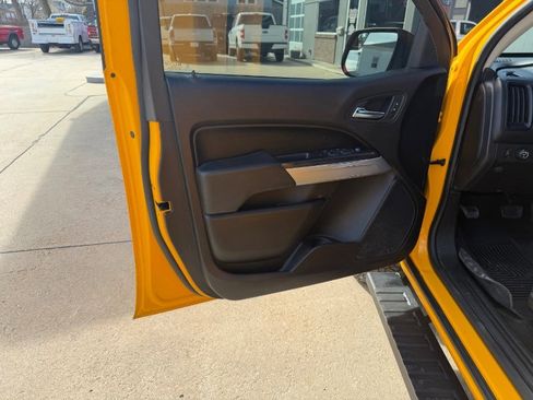Used 2018 Chevrolet Colorado LT w/ LT Convenience Package AWD/4WD image 9