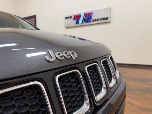 Used 2019 Jeep Compass Latitude w/ Cold Weather Group AWD/4WD image 40