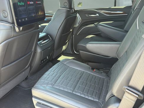 Used 2024 Cadillac Escalade Sport Platinum RWD image 4