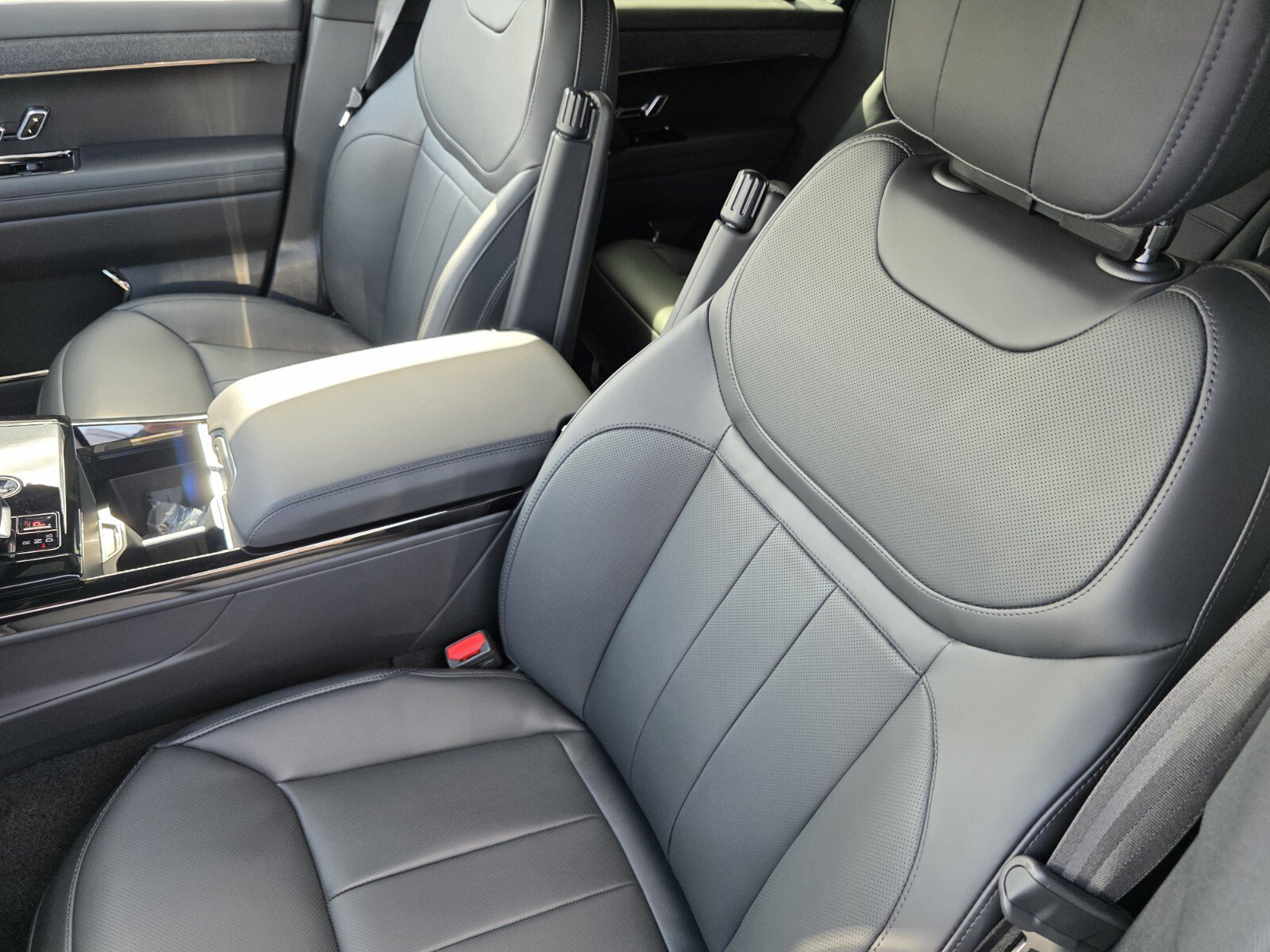 New 2026 Land Rover Range Rover Sport Dynamic SE AWD/4WD image 12