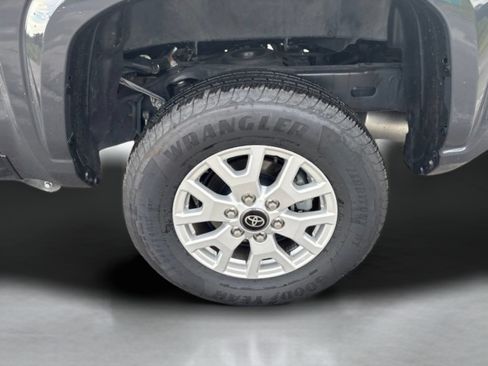 Used 2025 Toyota Tacoma SR5 AWD/4WD image 33