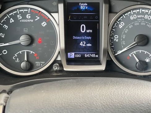 Used 2020 Toyota Tacoma SR5 RWD image 31