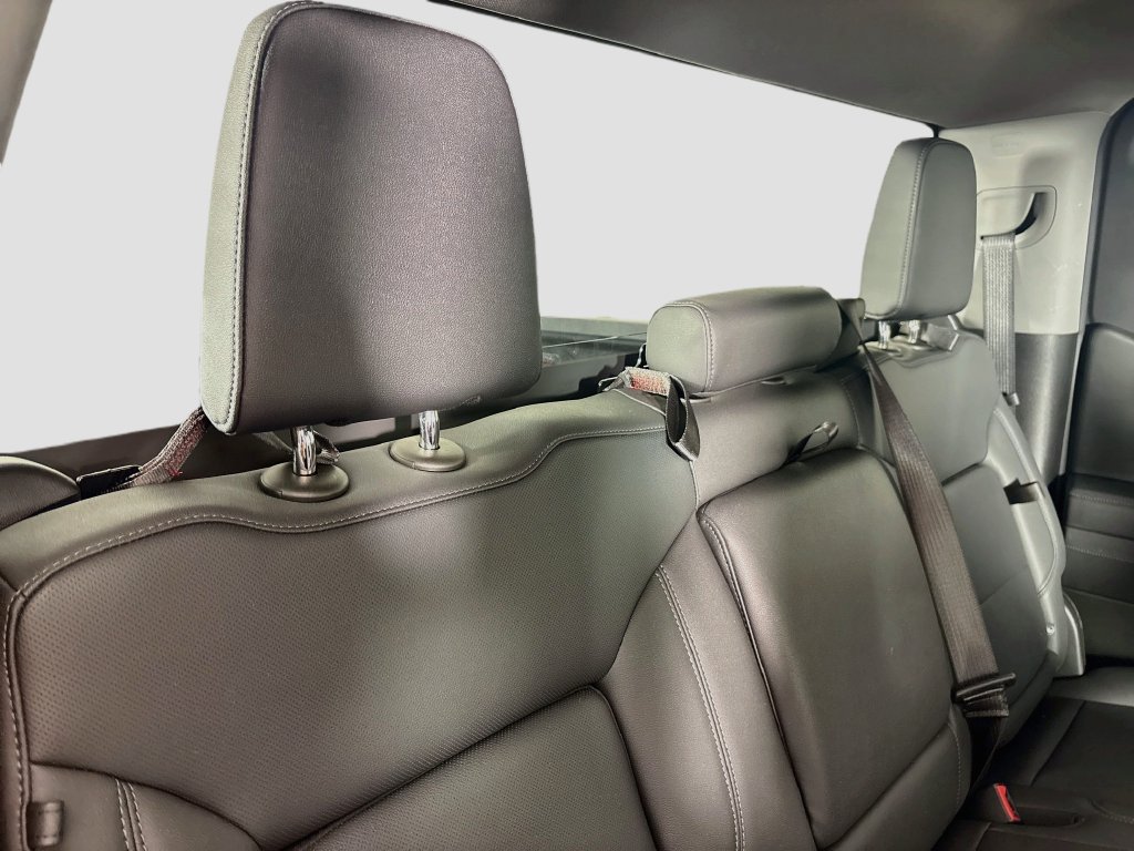 Certified 2025 GMC Sierra 1500 SLT AWD/4WD image 30