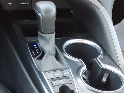 Used 2020 Toyota Camry XLE image 10