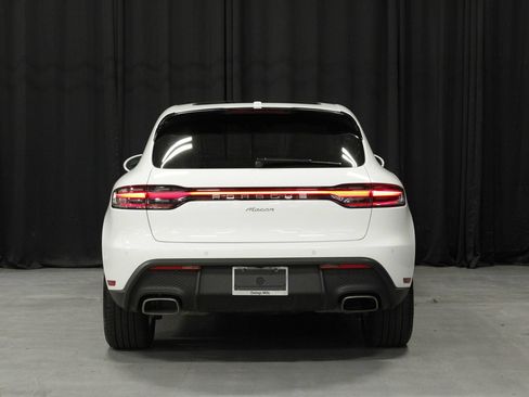 Certified 2025 Porsche Macan AWD/4WD image 4