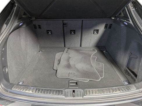 Used 2025 Porsche Macan AWD/4WD image 46