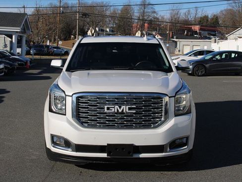 Used 2020 GMC Yukon XL Denali w/ Denali Premium Package image 3