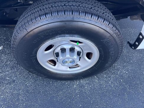 Used 2023 Chevrolet Express 2500 Extended image 19