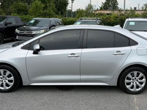 Used 2021 Toyota Corolla LE FWD image 5
