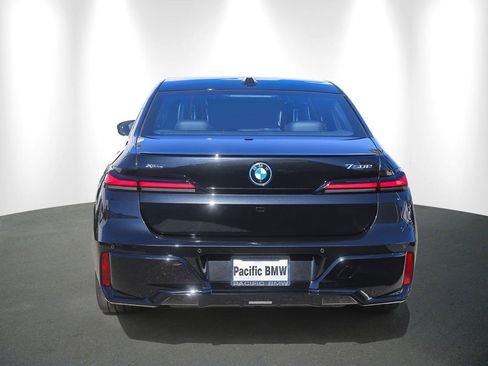 Used 2026 BMW 750e xDrive w/ Premium Package AWD/4WD image 5