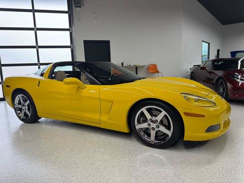 Used 2007 Chevrolet Corvette Coupe w/ Preferred Equipment Group RWD image 19
