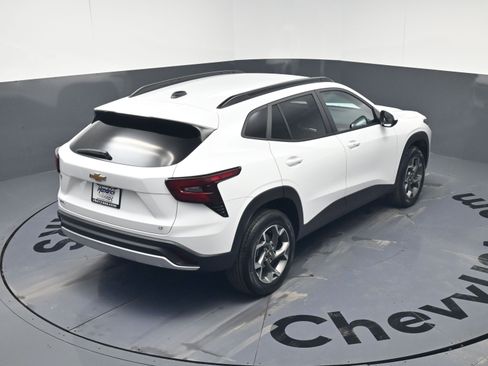 Used 2025 Chevrolet Trax LT w/ Driver Confidence Package image 33