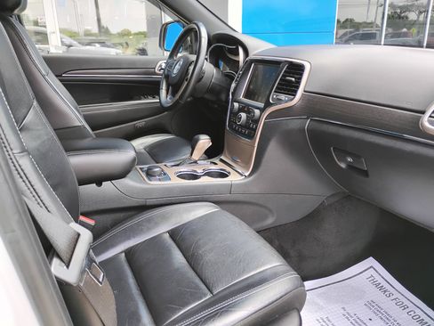 Used 2017 Jeep Grand Cherokee Limited AWD/4WD image 22