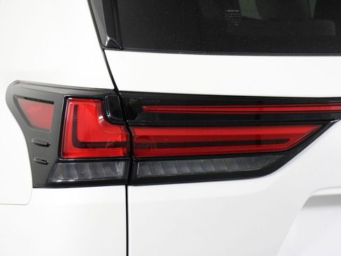 Used 2024 Lexus LX 600 4WD w/ Luxury Package image 18