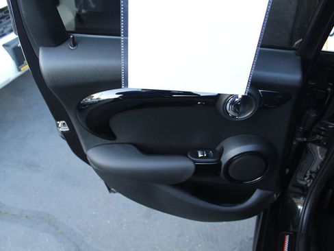 Used 2017 MINI Cooper S image 23