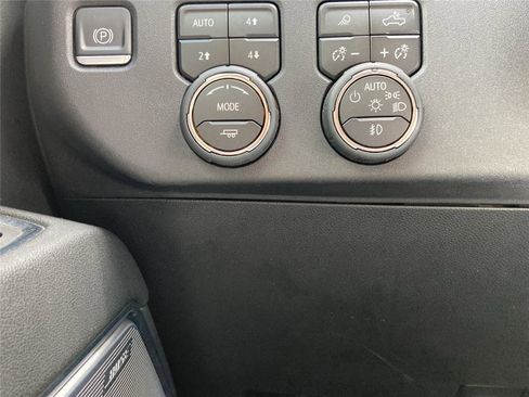 Used 2024 Chevrolet Silverado 1500 High Country w/ Technology Package image 19