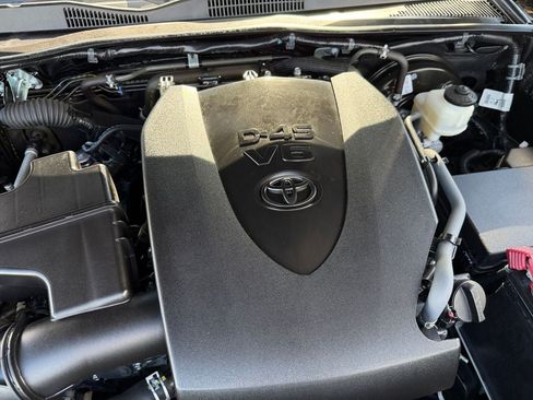 Used 2021 Toyota Tacoma Limited AWD/4WD image 30