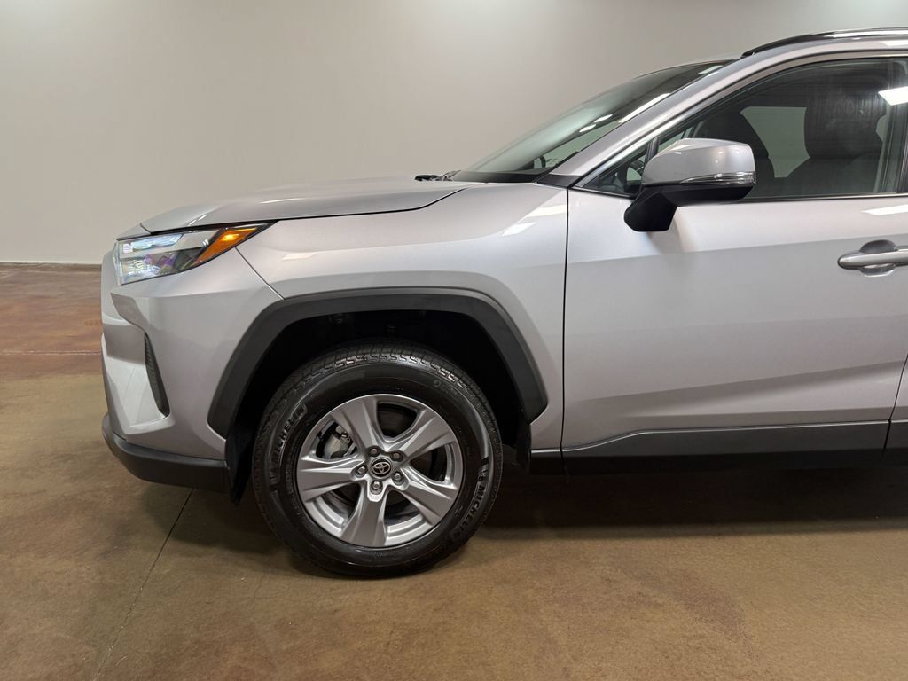 Used 2025 Toyota RAV4 XLE AWD/4WD image 38