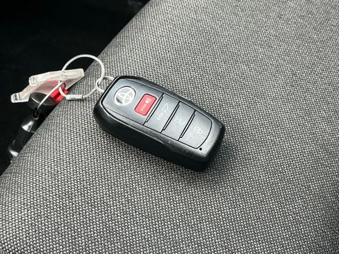 Used 2025 Toyota Camry LE image 21