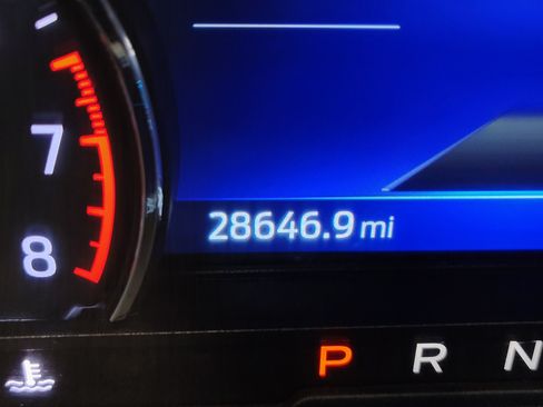 Used 2023 Ford Explorer XLT RWD image 2