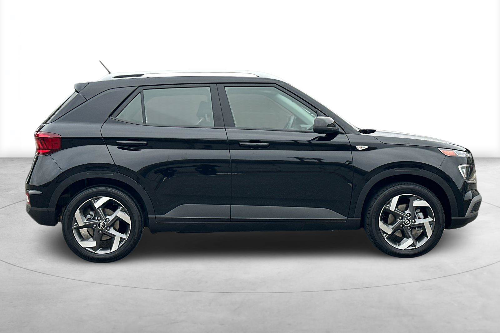 Certified 2026 Hyundai Venue SEL FWD image 9