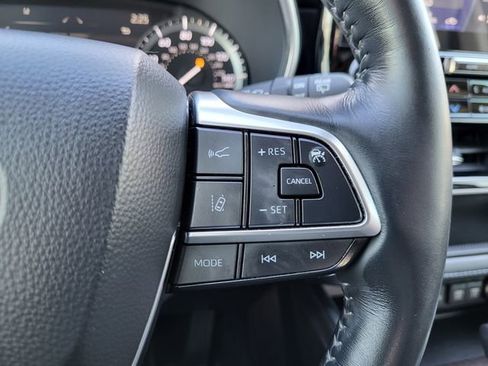 Used 2021 Toyota Highlander Limited image 17