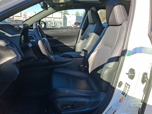 Used 2019 Lexus UX 250h image 10