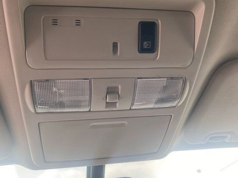 Used 2018 Nissan Titan SV w/ SV Convenience Package image 59