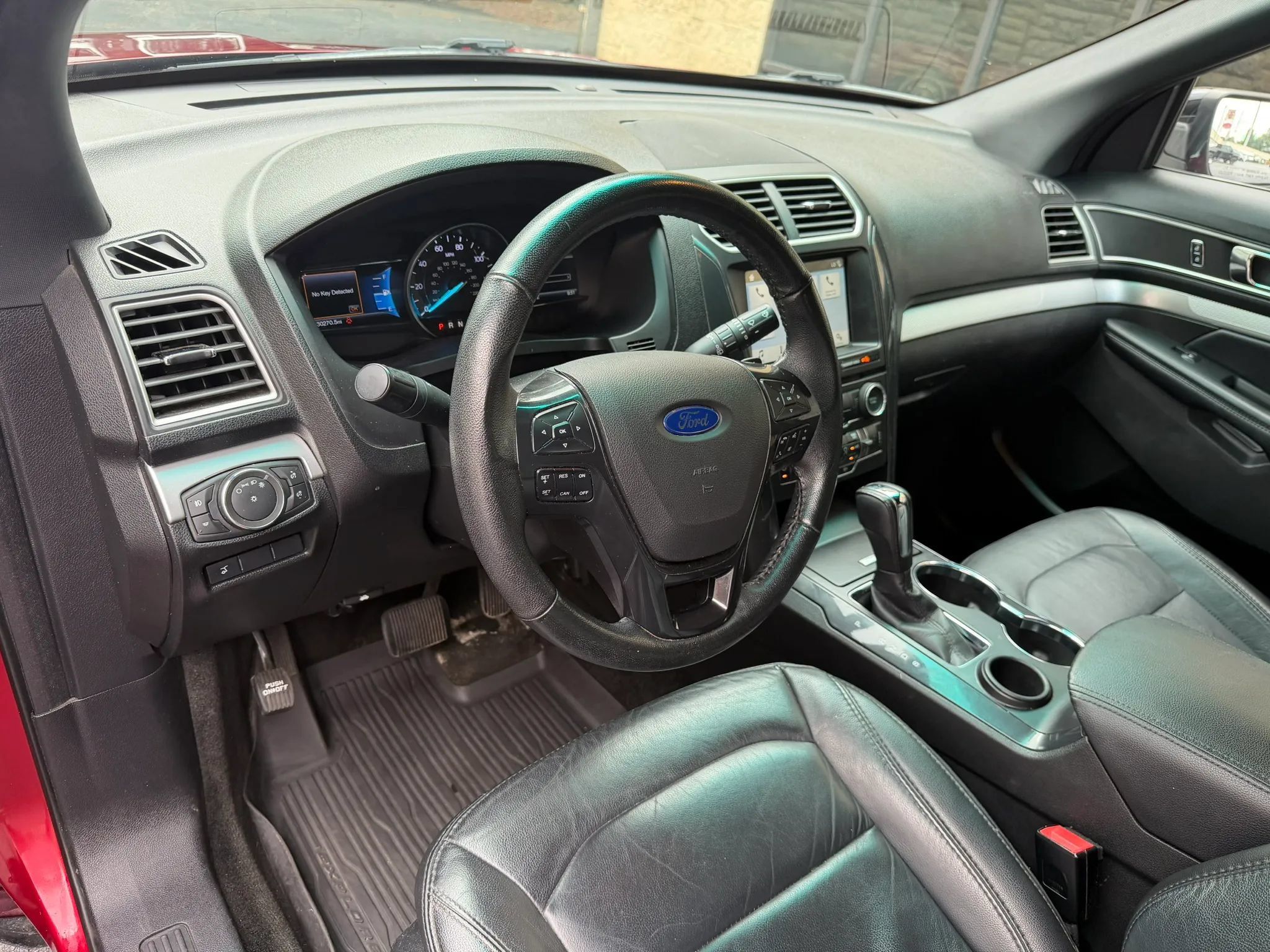 Used 2017 Ford Explorer XLT w/ Equipment Group 202A FWD image 21
