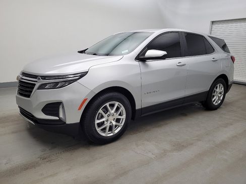 Used 2022 Chevrolet Equinox LT w/ Driver Convenience Package image 2