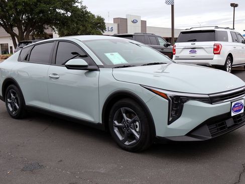 Used 2025 Kia K4 FWD image 9