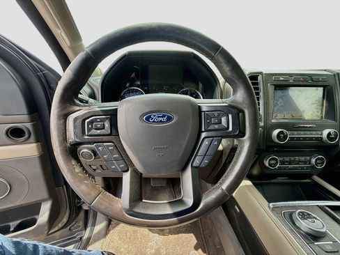 Used 2018 Ford Expedition Max Limited RWD image 12
