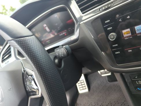 Used 2023 Volkswagen Tiguan SE R-Line FWD image 24