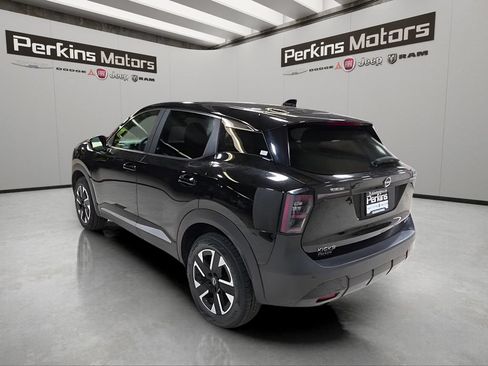 Used 2025 Nissan Kicks SV AWD/4WD image 8