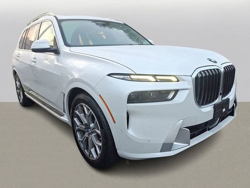 Certified 2023 BMW X7 xDrive40i w/ Premium Package image 3