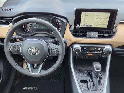Used 2025 Toyota RAV4 XLE Premium FWD image 32