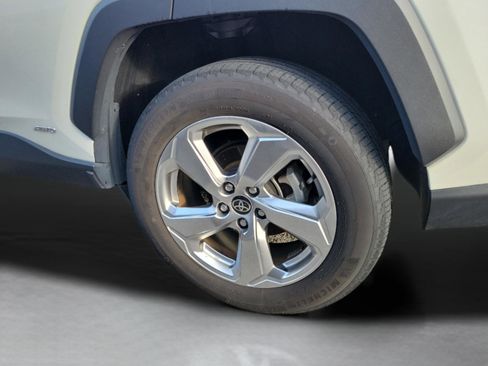Used 2021 Toyota RAV4 XLE Premium AWD/4WD image 25