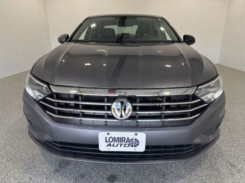 Used 2019 Volkswagen Jetta SE FWD image 2